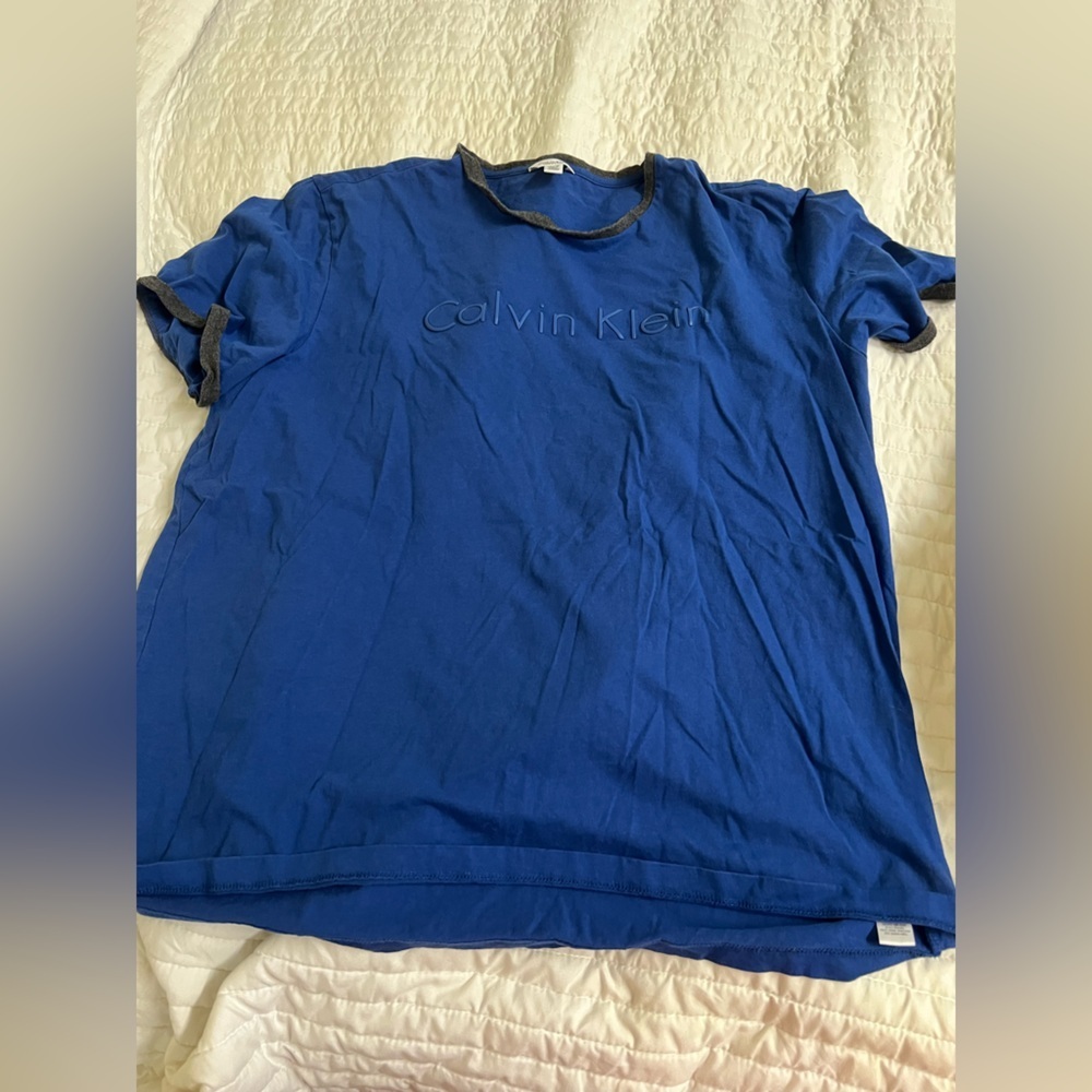 CLEARANCE ITEM - XL Calvin Klein Tshirt